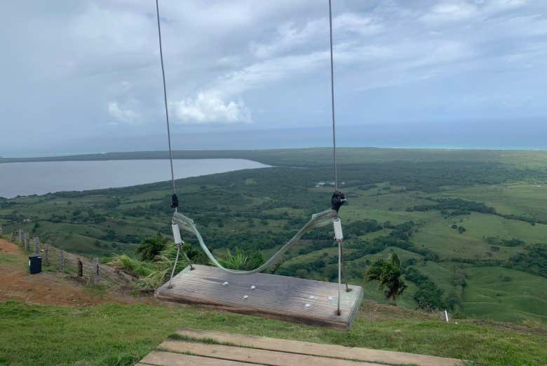 Un columpio en la cima de la Montaña Redonda 