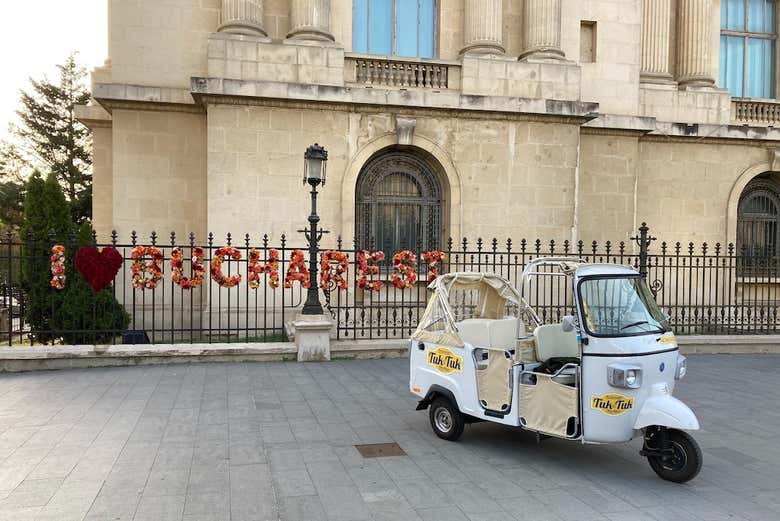 Time to board a tuk tuk!