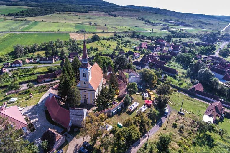 Vista aérea del pueblo de Crit y su iglesia