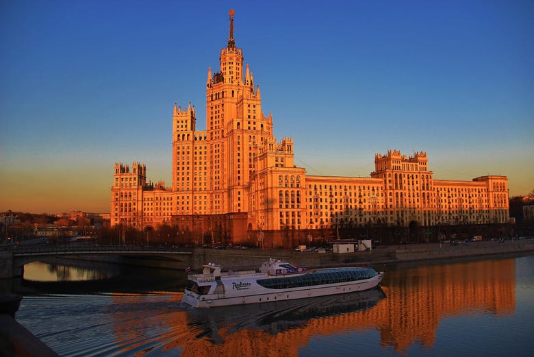 Travelling along the Moskva river at sunset