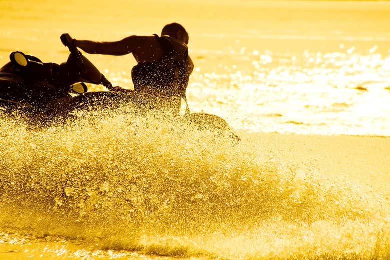 Disfrutando de las motos de agua 