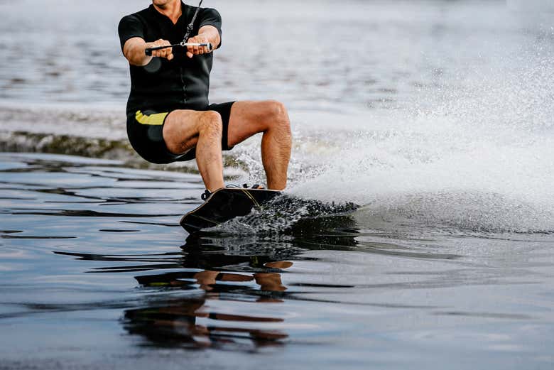 Praticando wakeboard em Bentota