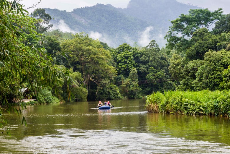 Descendiendo por el río Kelani