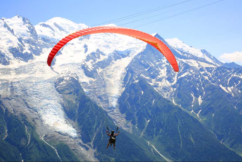 Sobrevolando los Alpes en parapente