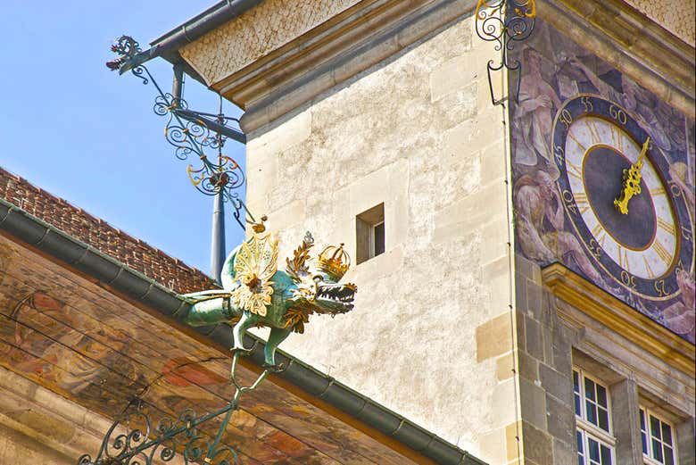 Admirando el reloj del ayuntamiento de Lausana