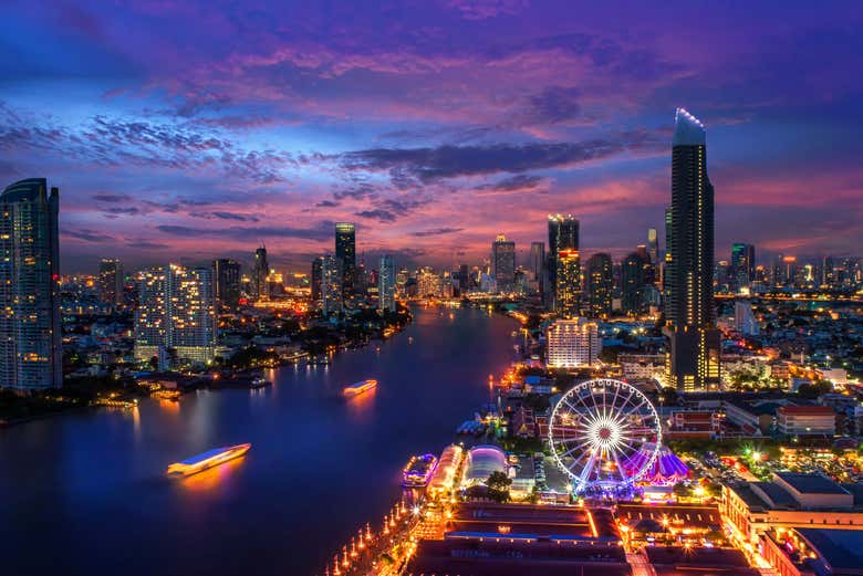 Panorâmica de Bangkok ao anoitecer