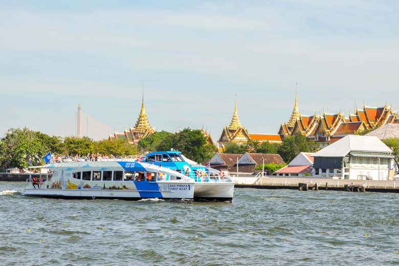 Bangkok Hop-On Hop-Off Tourist Boat - IntroducingBangkok.com