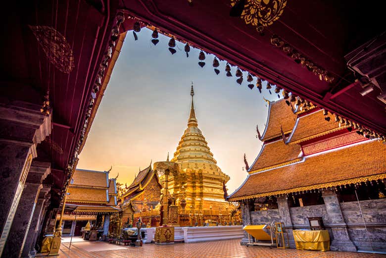 Admirando el templo Wat Phra That Doi Suthep