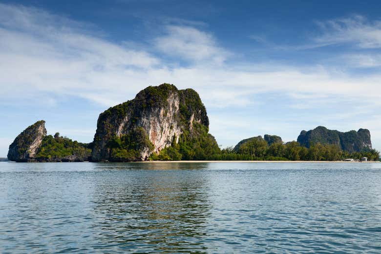 Take a boat to Ko Kradan Island