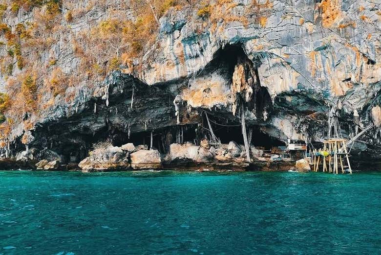 Visitando una gruta marina