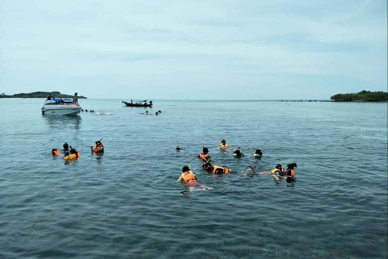 Beginning the snorkeling activity in Koh Samui islands