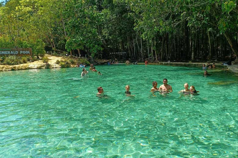 Profitez de la Piscine d'Émeraude