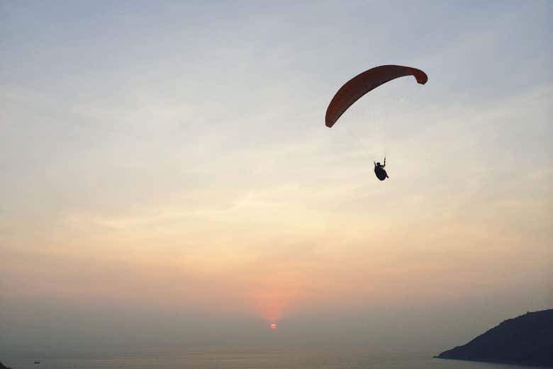 Volando en parapente por Alanya