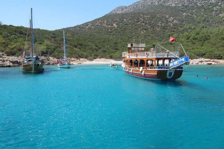 Bateau dans lequel vous découvrirez la côte de Kusadasi