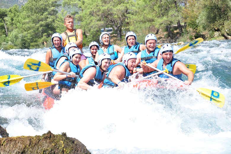 Desfrutando da atividade de rafting