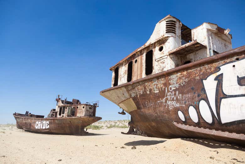 Stroll through the ancient grounded ships