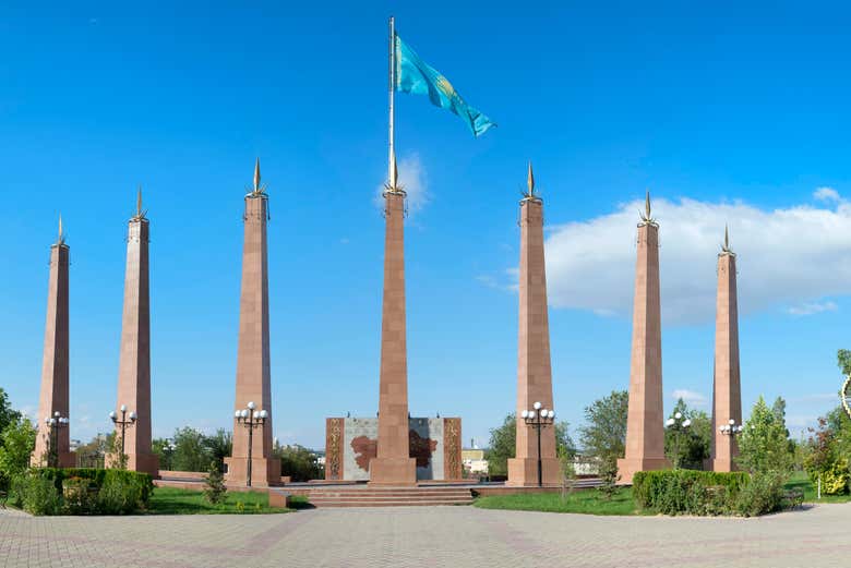 See the Independence Park, the largest park in Shymkent