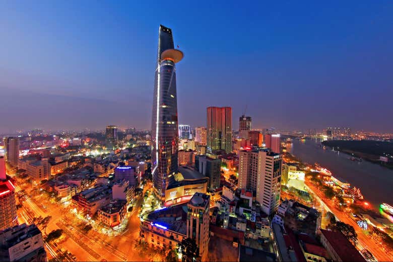 See the Saigon Skydeck at nightfall!